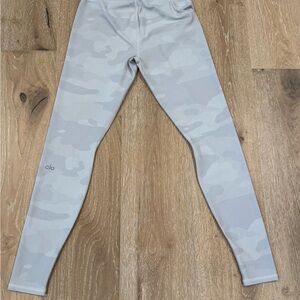 New Women's ALO High Waist Camo Vapor Leggings - Size XS